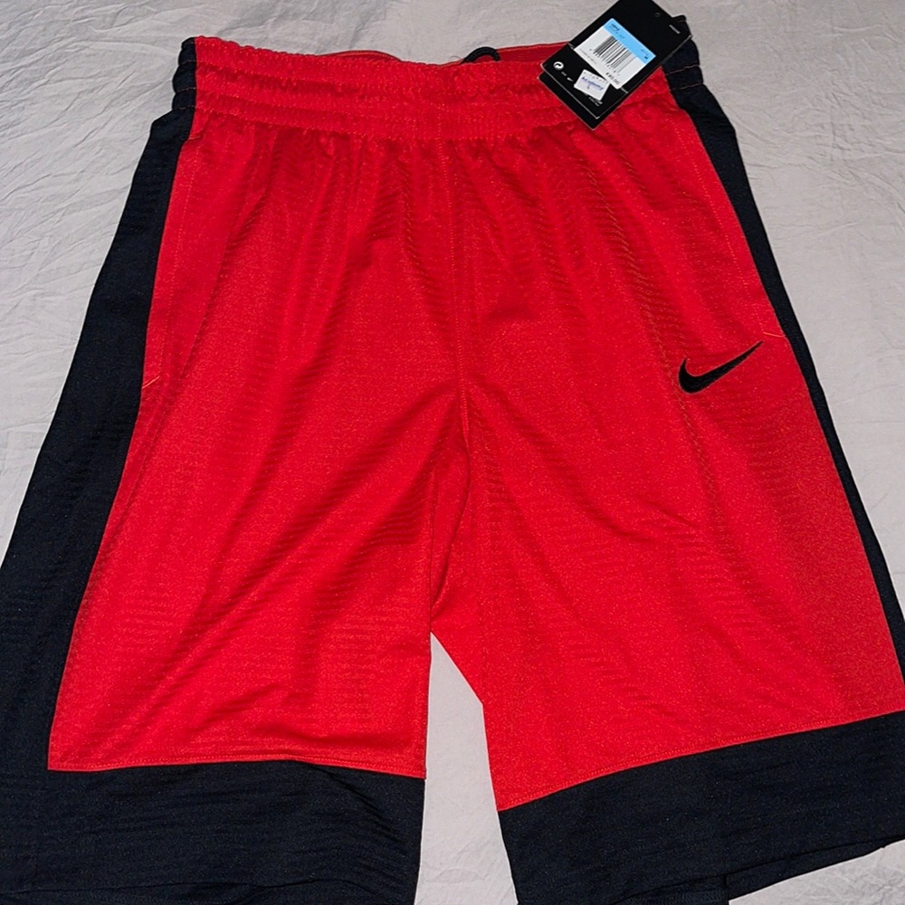 Mens Nike Shorts. NWT